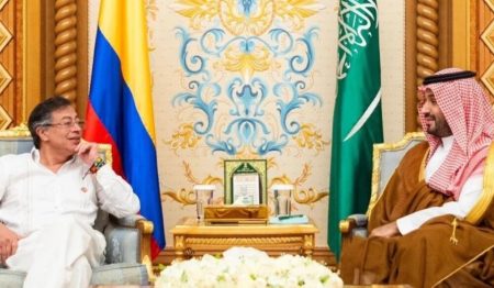 ولي العهد ورئيس كولومبيا يناقشان تعزيز العلاقات الثنائية