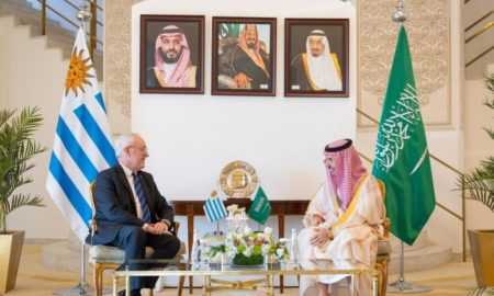 تعزيز العلاقات الثنائية بين وزير الخارجية ونظيره الأوروغواني
