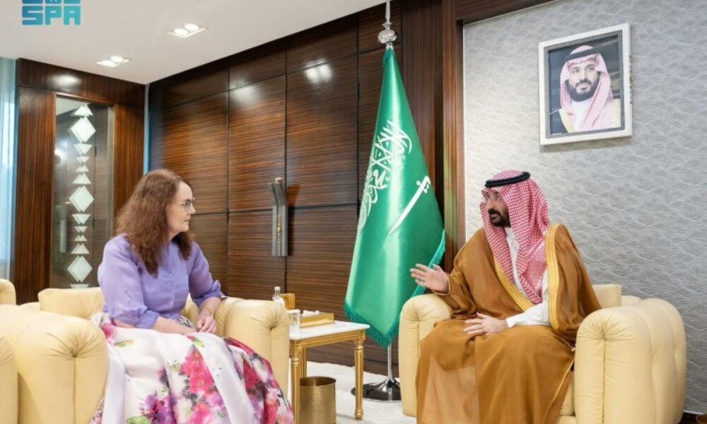 وزير الحرس الوطني يلتقي القائم بالأعمال الأمريكي بالسعودية