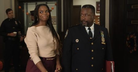 بريتاني إنجي تثير “الكثير” من الدراما التي تظهر على الشاشة من لعب دور ابنة ويندل بيرس في “Elsbeth” (حصريًا)