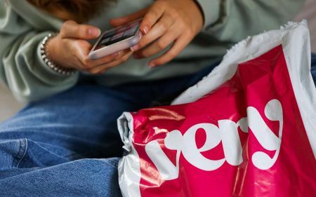 شركة Very Group تخسر 500 مليون جنيه استرليني على سبيل الإعارة لعائلة باركلي