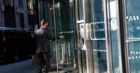 نحو 20 بنكاً تنضم لـ”جيه بي مورغان” في تمويل صفقة “إلكترونيك آرتس”