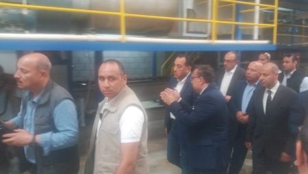 رئيس الوزراء يفتتح مصنع سيناي للمستلزمات الطبية لتوطين صناعة القفازات الطبية