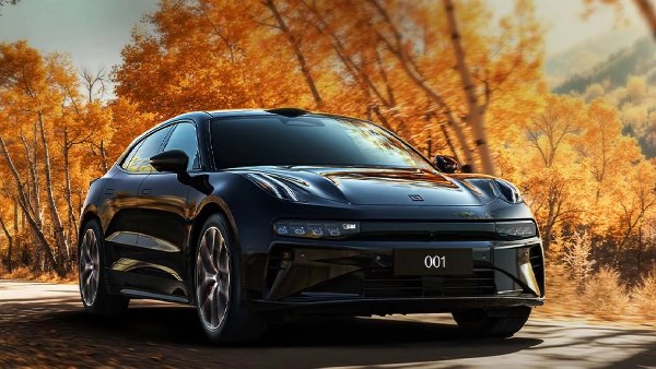 زيكر تكشف النقاب عن 001 الجديدة.. بقوة 925 حصانًا