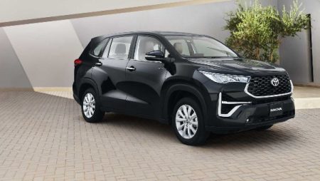 سعر ومواصفات تويوتا إنوفا 2026 العائلية في السوق السعودي