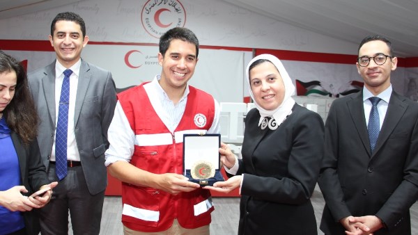 الأمين العام المساعد للأمم المتحدة يشيد بجهود متطوعي الهلال الأحمر