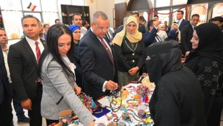 وزيرة التضامن ومحافظ جنوب سيناء يتفقدان القرية التراثية بمدينة شرم الشيخ