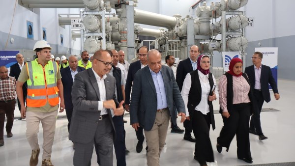 وزير الكهرباء والطاقة المتجددة يتفقد محطة محولات عيون موسى