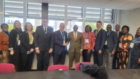 عاشور يبحث سبل التعاون مع وزيري التعليم النيجيري والشباب الغاني