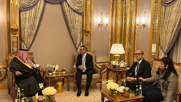 وزير الاستثمار يبحث مع وزير التجارة السعودي تعزيز العلاقات الاستثمارية والتجارية بين البلدين