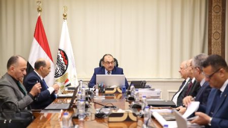 وزير قطاع الأعمال يتابع جهود التوافق مع آلية الكربون لتعزيز تنافسية الصادرات
