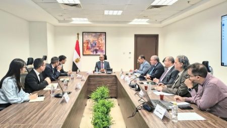 الإسكان تبحث أوجه التعاون مع شركة صينية في مجال تحلية المياه