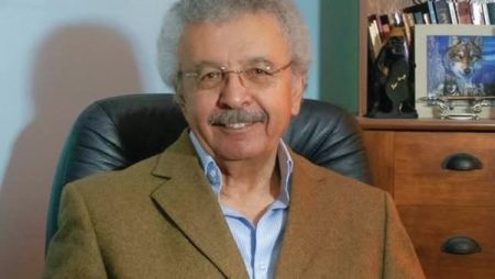 أحمد مجاهد: معرض القاهرة الدولي للكتاب يحتفي بالمبدع إبراهيم نصر الله في لقاء فكري