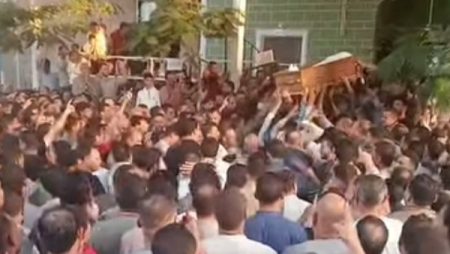 جاره قضى عليه .. تشييع جثمان مهندس شاب في جنازة شعبية بالمنوفية