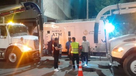 مياه أسوان تنتهى من تطهير الشبكات بالشوارع والمناطق السكنية