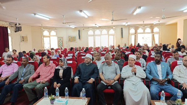 منطقة أسوان الأزهرية تكرم الطلاب المتميزين فى أنشطة إدارة المكتبات