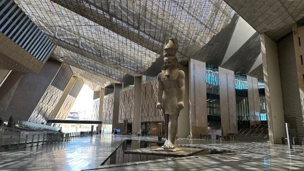 أخبار أسوان: شاشات لعرض افتتاح المتحف المصري.. ورفع للإشغالات.. ومشاركة بقمة دبي.. وتدريبات جامعية