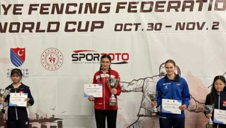 سارة عمرو تتوج بذهبية كأس العالم لسلاح الشيش تحت 17 سنة بتركيا