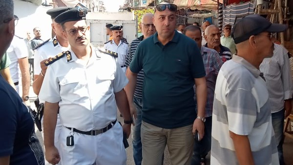 أجهزة بورسعيد التنفيذية والأمنية تواصل الحملات لإعادة الانضباط بشارع الحميدي