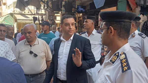 نائب محافظ بورسعيد يقود حملة لإزالة الإشغالات بشارع الحميدي والتجاري| صور