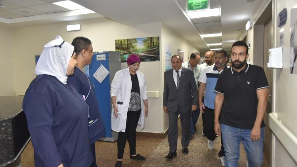 محافظ بورسعيد يتفقد مجمع الشفاء الطبي لمتابعة مستوى الخدمات