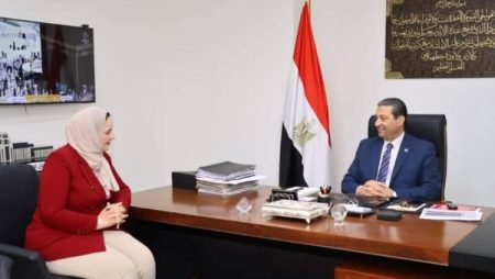 محافظ دمياط يهنئ التأمين الصحي وفريق مبادرة 100 يوم صحة لفوزه بالمركز الثالث على الجمهورية
