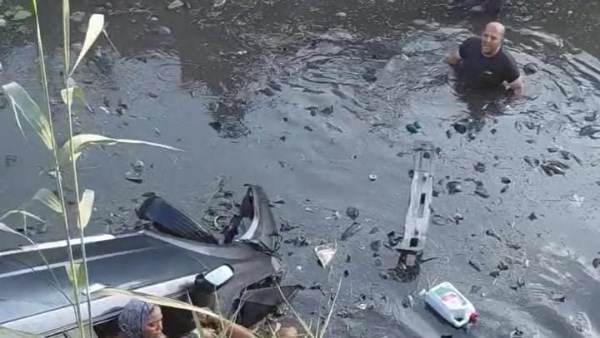 إنقاذ أسرة من أب وأم ورضيعهما بعد سقوط سيارتهم فى رشاح بطوخ