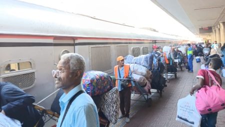 ضمن “العودة الطوعية”.. السكة الحديد تسيّر الرحلة الـ29 لنقل السودانيين لوطنهم