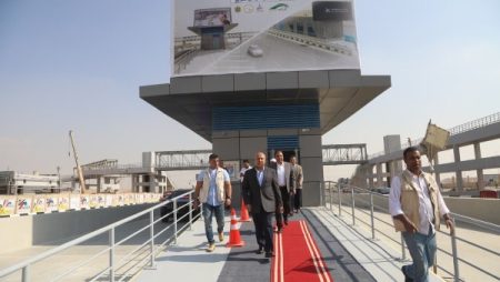 الوزير: الطرق والمحاور الرئيسية المؤدية للمتحف المصري الكبير في أبهى صورها