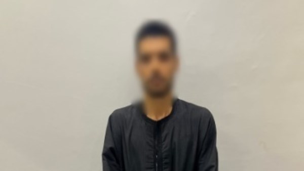 نصاب يدعى قدرته على إستخراج الموافقات للأجانب للحصول على الإقامة