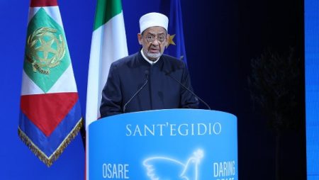 شيخ الأزهر: أقدِّر مواقف الشرفاء من أحرار العالم الذين اهتزَّت أصواتهم لاستنكار مجـ.ـازر غزة