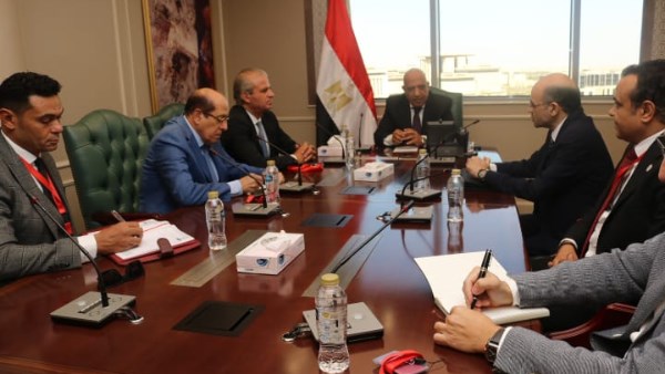 وزير الكهرباء يجتمع بالخبراء والاستشاريين لبدء تنفيذ مجمع صناعي لإنتاج الأسمدة العضوية وزير الكهرباء يجتمع بالخبراء والاستشاريين لبدء تنفيذ مجمع صناعي لإنتاج الأسمدة العضوية