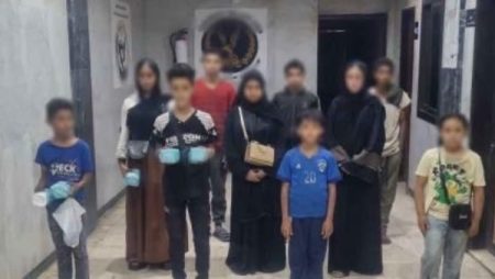 عصابات التسول .. القبض على رجل وسيدتين يستغلان 14 طفلا