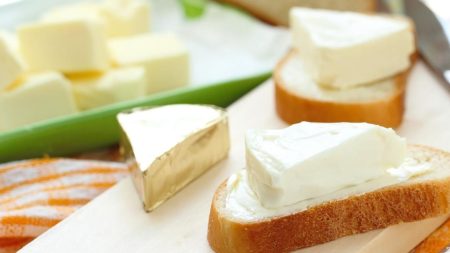 الجبن المطبوخ.. راحة سريعة ولكن بثمن صحي مرتفع