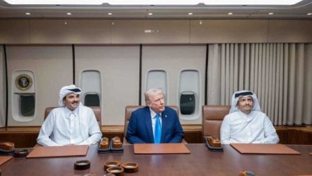 بيان قطري حول لقاء ترامب والشيخ تميم على متن طائرة الرئاسة الأمريكية