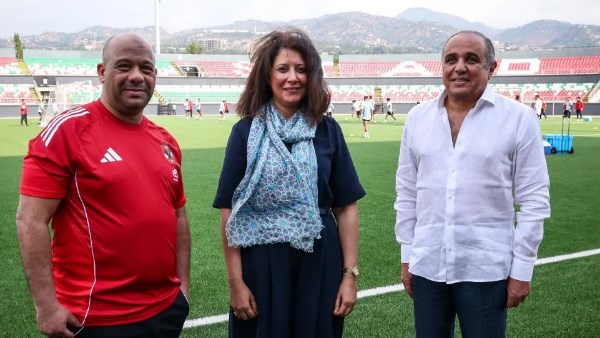 سفيرة مصر في بوروندي تحضر مران الأهلي