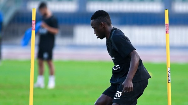 أوشينج يؤدي تدريبات تأهيلية بعد استبعاده من قائمة الزمالك أمام البنك الأهلي