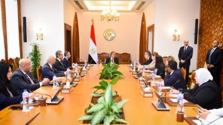 وزير الخارجية يبحث مع مسئول أممي استضافة المؤتمر الدولي لإعادة إعمار غزة