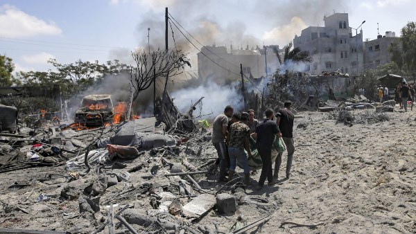 القاهرة تنجح في تثبيت التهدئة وتواصل جهودها لتجنب التصعيد بغزة