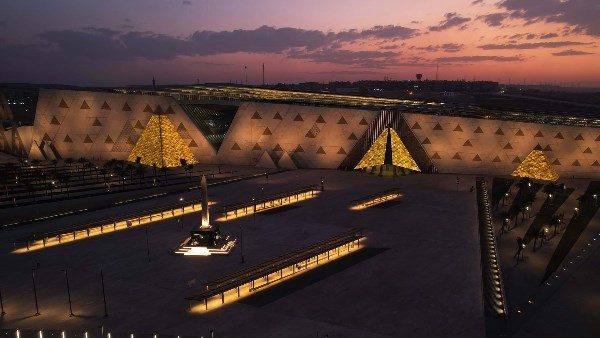 فقرات موسيقية وعروض فنية| أثري يكشف تفاصيل حفل افتتاح المتحف الكبير: 40 رئيسا وملكا.. و400 قناة ومحطة دولية تذيع الحدث