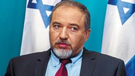 ليبرمان: نزع سلاح غزة وتفكيك حماس مجرد قصص وحكايات