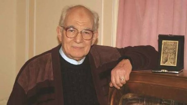 رشوان توفيق يقاضي نصابين انتحلوا شخصيته على مواقع التواصل الاجتماعي|خاص