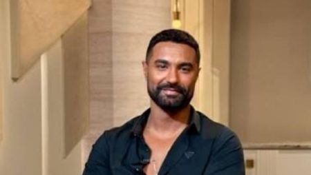 فاهمة طبيعة شغلي.. كريم فهمي: مراتي مش بتغير عليّا والجمهور هو ضهري