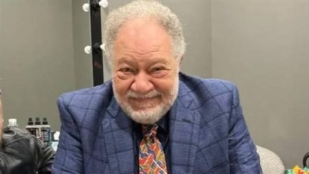 تكريم يحيى الفخراني بالمسرح القومي اليوم