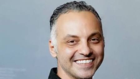 عمرو سلامة ينعى المصور ماجد هلال ويطالب بالتحقيق في واقعة وفاته الغامضة