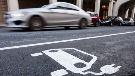 السيارات الكهربائية.. كيف تظهر اختبارات التصادم تفاوتا في مستويات الأمان؟