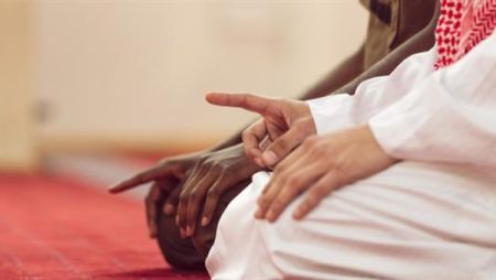 دعاء النبي بعد التشهد الأخير.. ردد ليحفظك من 4 فتن