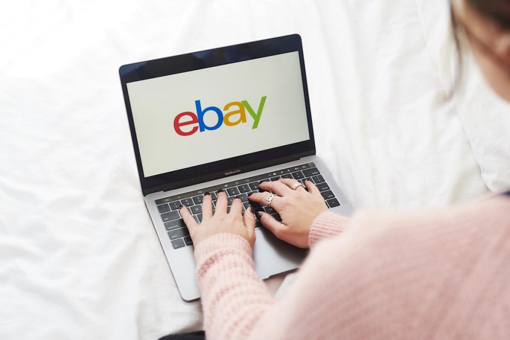 موقع EBay يتراجع بعد إعطاء توقعات أرباح ضعيفة لفترة العطلة