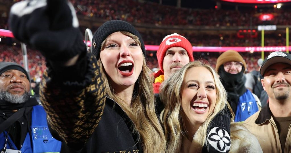 النجوم الذين تلقوا رسائل من تايلور سويفت بعد إصدار “حياة” من شروط “