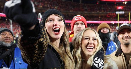 النجوم الذين تلقوا رسائل من تايلور سويفت بعد إصدار “حياة” من شروط “